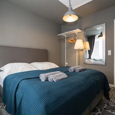 The Liv. - Station Apartment *