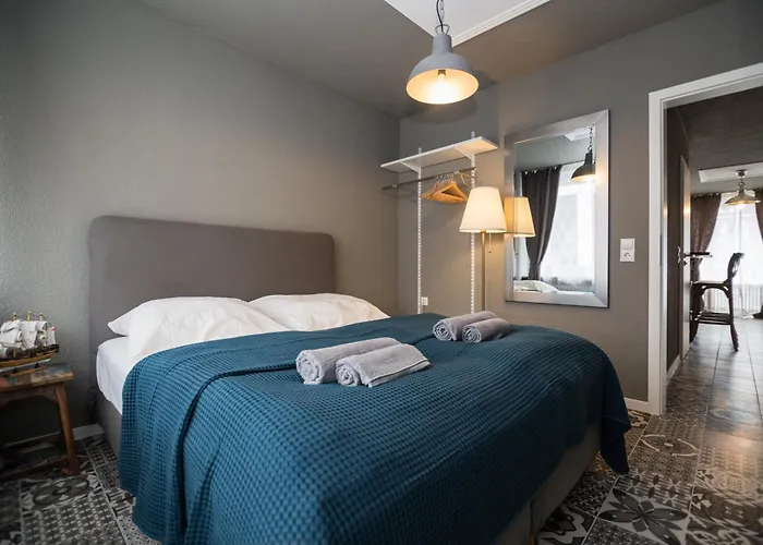 The Liv. - Station Apartment *