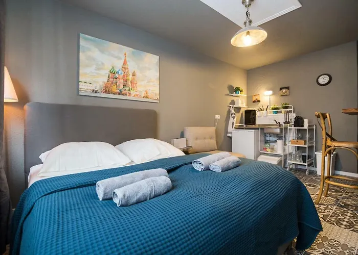 The Liv. - Station *