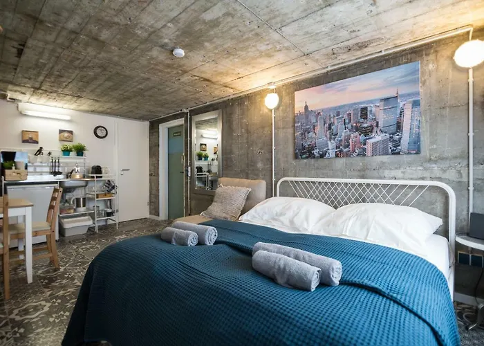 The Liv. - Station *