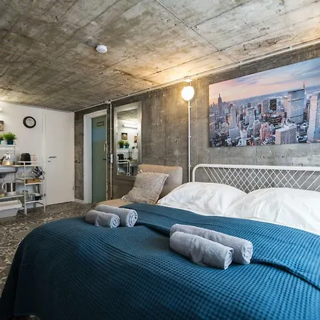 The Liv. - Station *