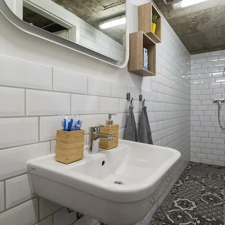 The Liv. - Station *