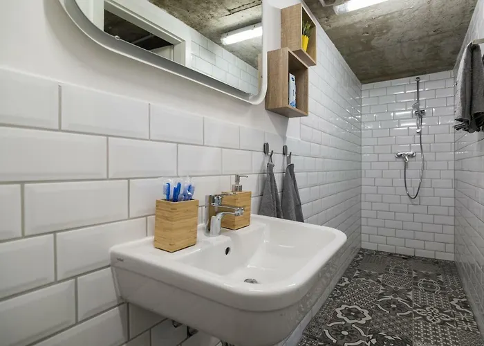 The Liv. - Station *